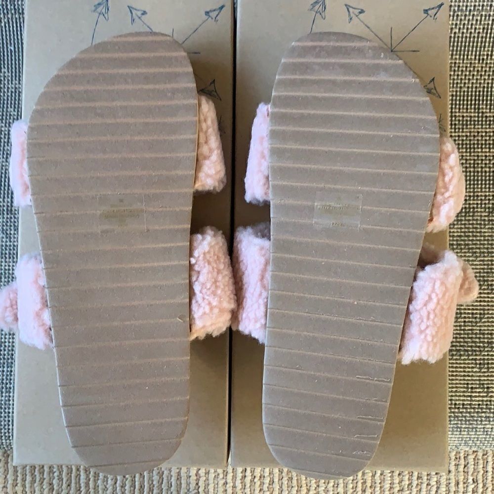 🆕INDIGO faux fur footbed sandal pink 7 - Picture 8 of 8